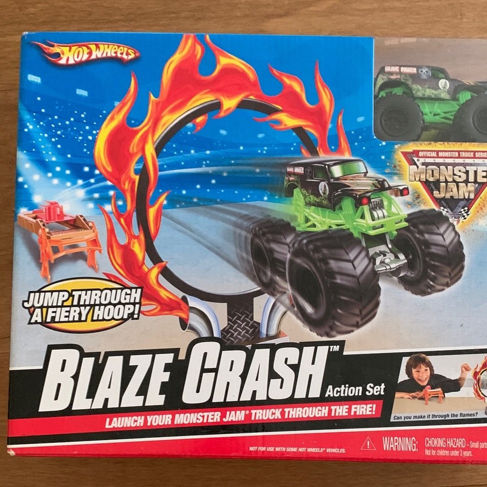 Hot Wheels Blaze Crash Action Set - Green and Black